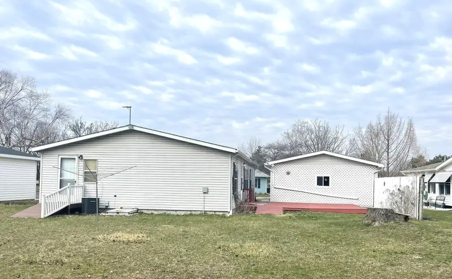 229 Cadgewith E, Lansing, MI 48906 - #3