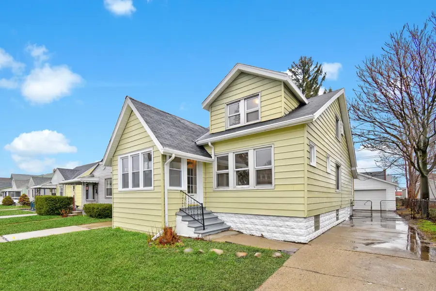 345 E Goulson Avenue, Hazel Park, MI 48030 - #2