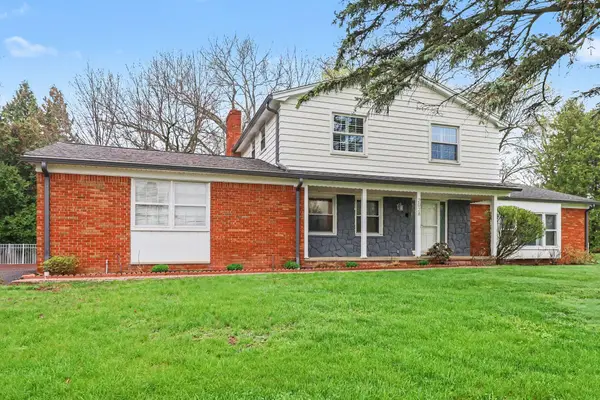 2028 E Hammond Lake Drive, Bloomfield Hills, MI 48302