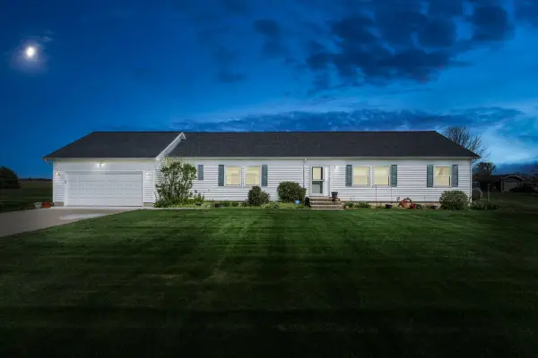 70915 Sterling Drive, Edwardsburg, MI 49112