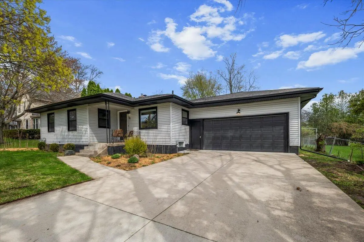 78 Lakeside Drive Ne, Grand Rapids, MI 49503 - #1