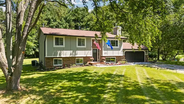 8739 Coyle Drive, Pinckney, MI 48169