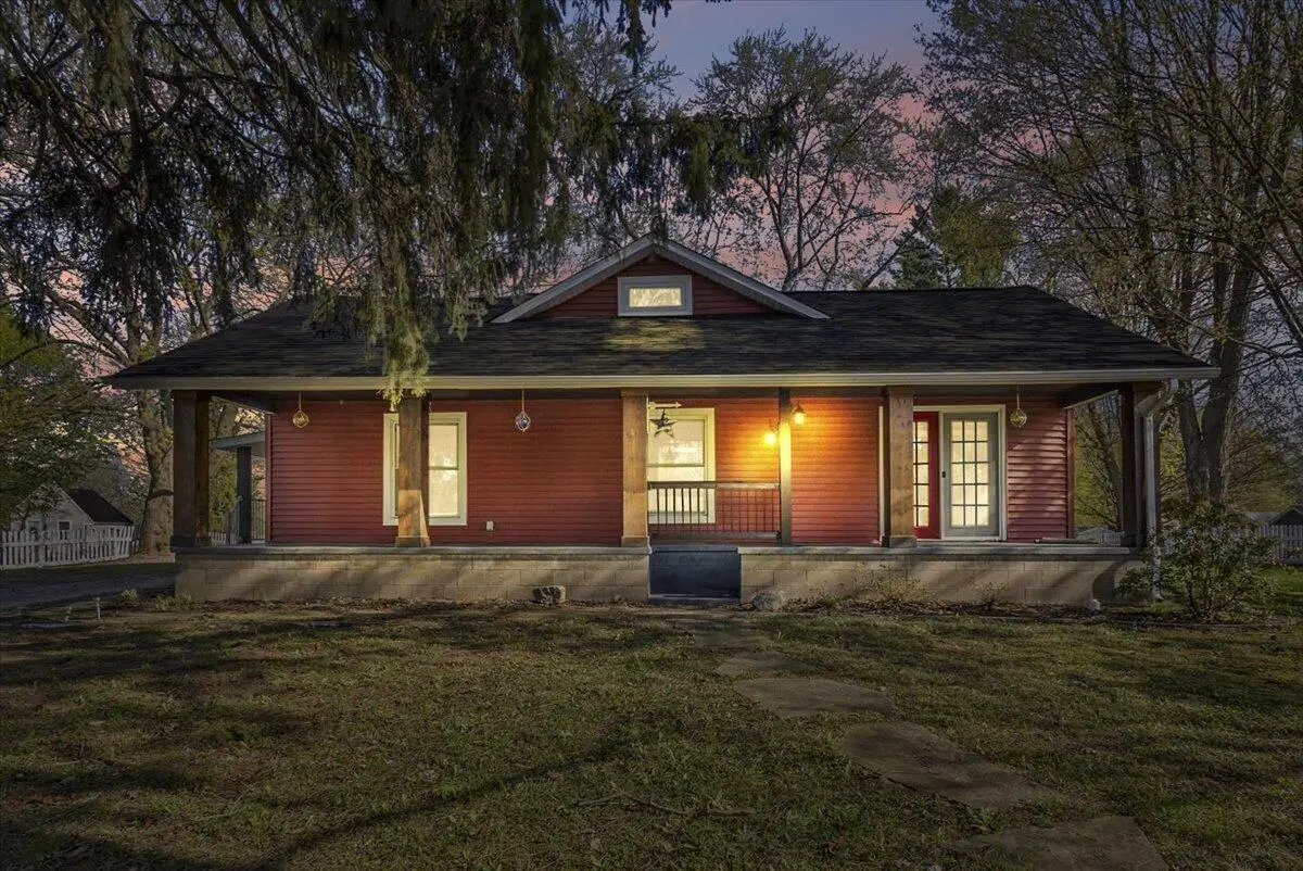 692 W Bridge Street, Plainwell, MI 49080 - #1