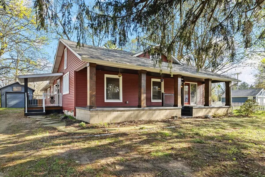 692 W Bridge Street, Plainwell, MI 49080 - #2