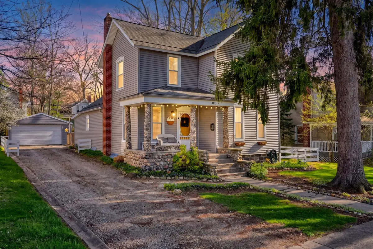 303 W Middle Street, Chelsea, MI 48118 - #1