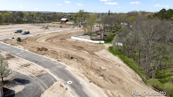 5575 Black Berry Bluff Se, Kentwood, MI 49512