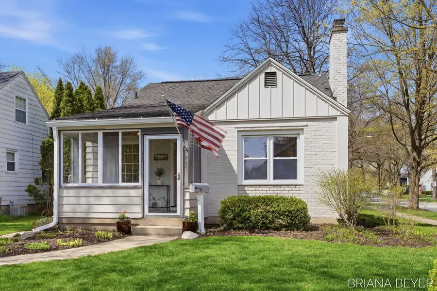 1757 Warwick Road Se, East Grand Rapids, MI 49506 - #2