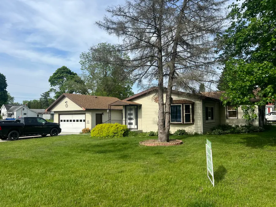 228 W Forest Street, Edmore, MI 48829 - #2