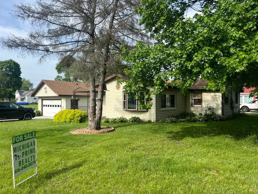 228 W Forest Street, Edmore, MI 48829 - #3