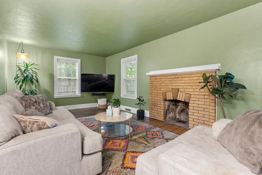 312 N Riverview Drive, Parchment, MI 49004 - #3