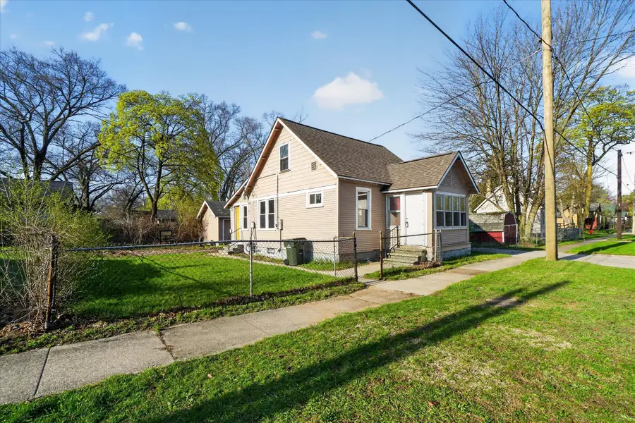 379 E Dale Avenue, Muskegon, MI 49442 - #2