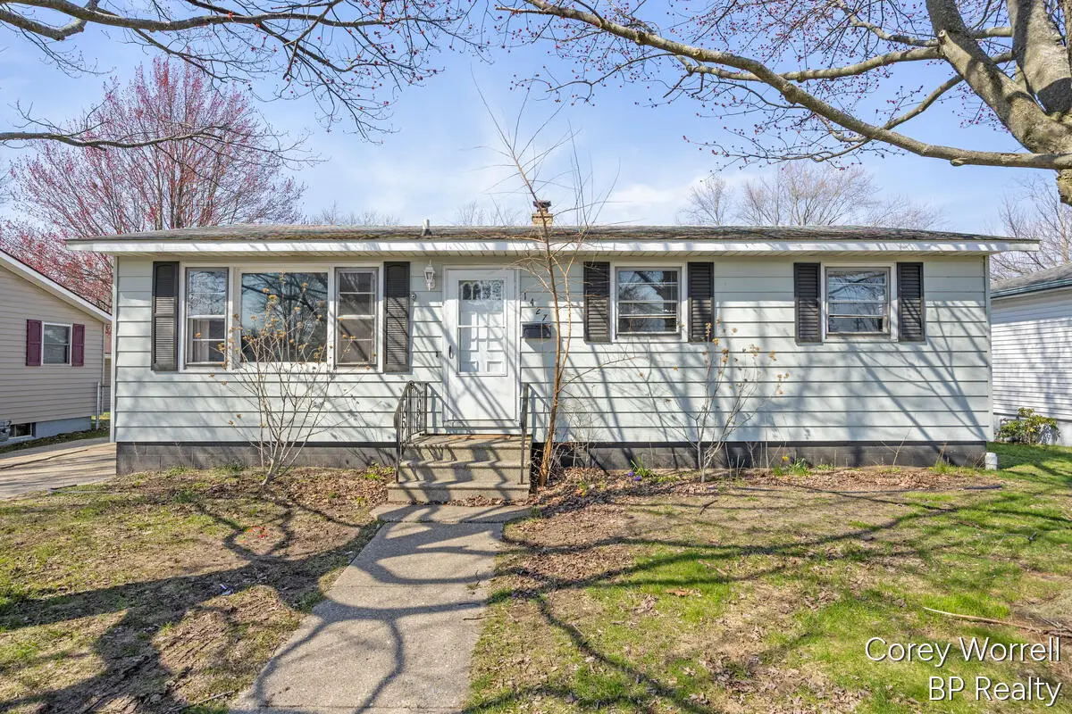 1427 Grant Avenue, Grand Haven, MI 49417 - #1