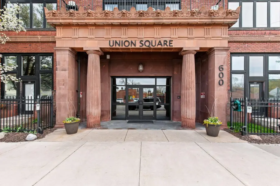 600 Broadway Avenue Nw #203, Grand Rapids, MI 49504 - #3