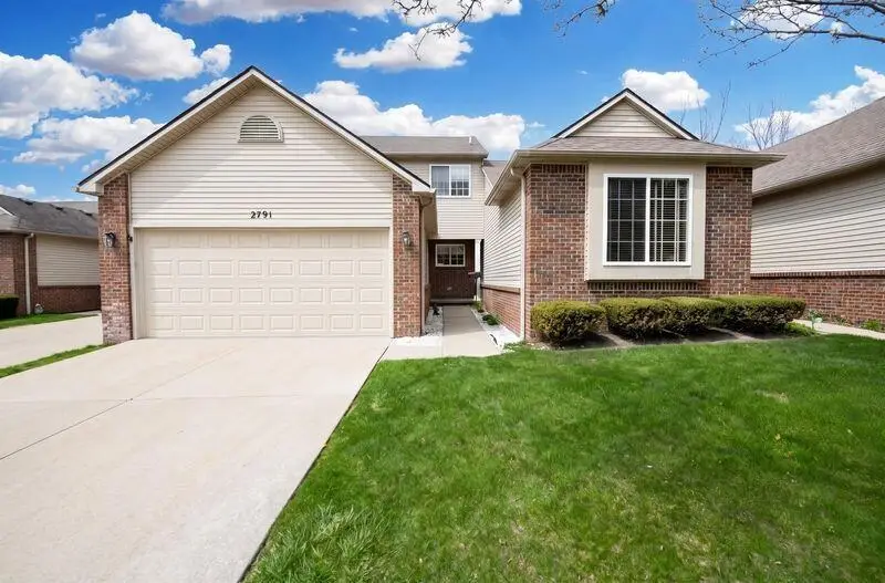 2791 N Moonglow Court N #49, Hartland, MI 48353 - #2