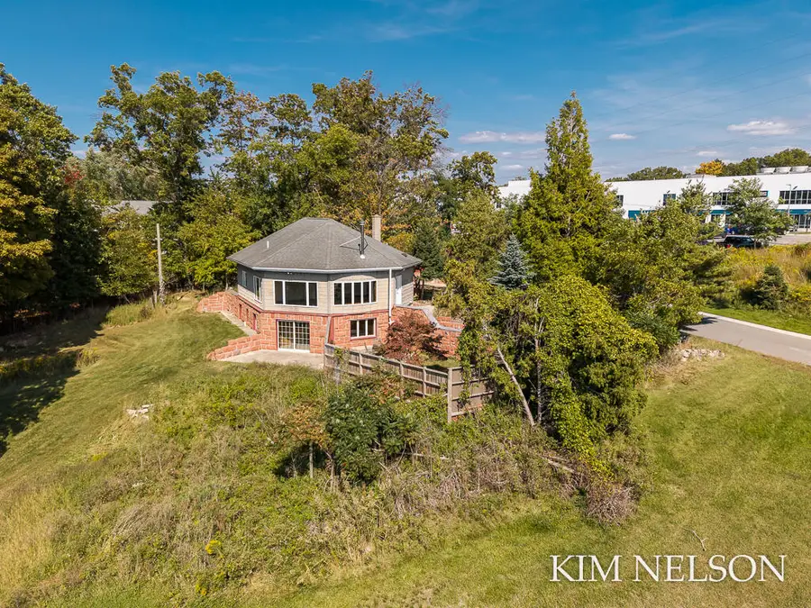 925 S Lake Street, Whitehall, MI 49461 - #2