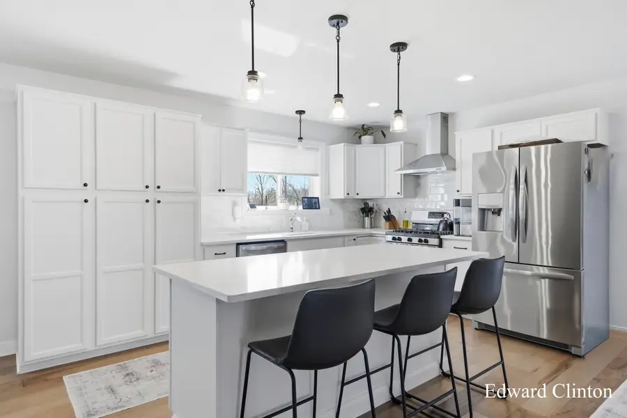 8620 Burlingame Avenue Sw, Byron Center, MI 49315 - #3