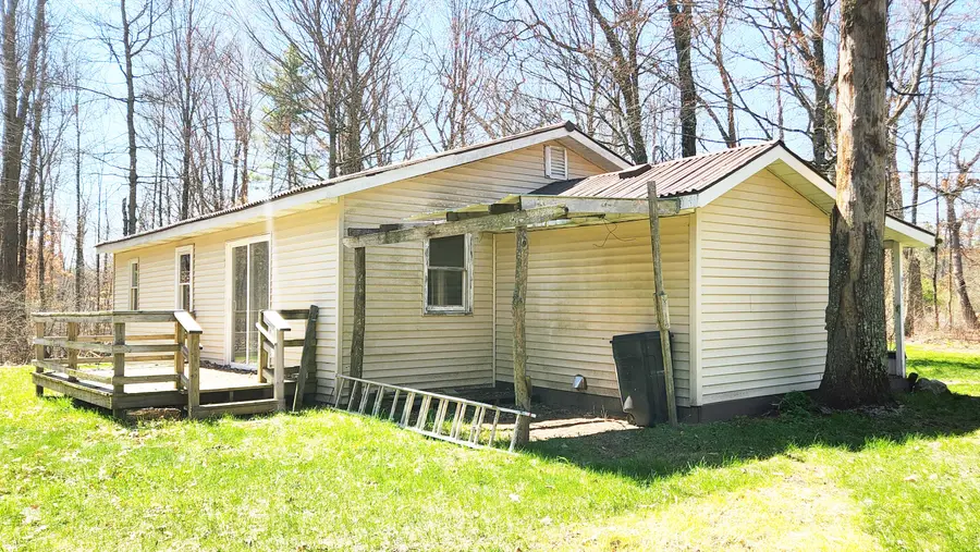 2570 S Walnut Avenue, White Cloud, MI 49349 - #3