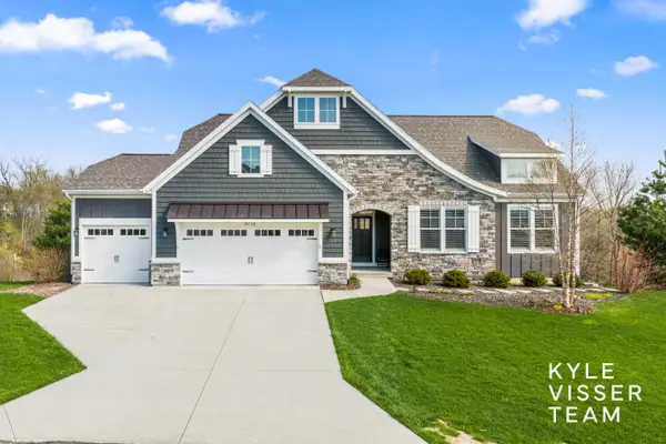 4112 Old Hawk Court Ne, Grand Rapids, MI 49525