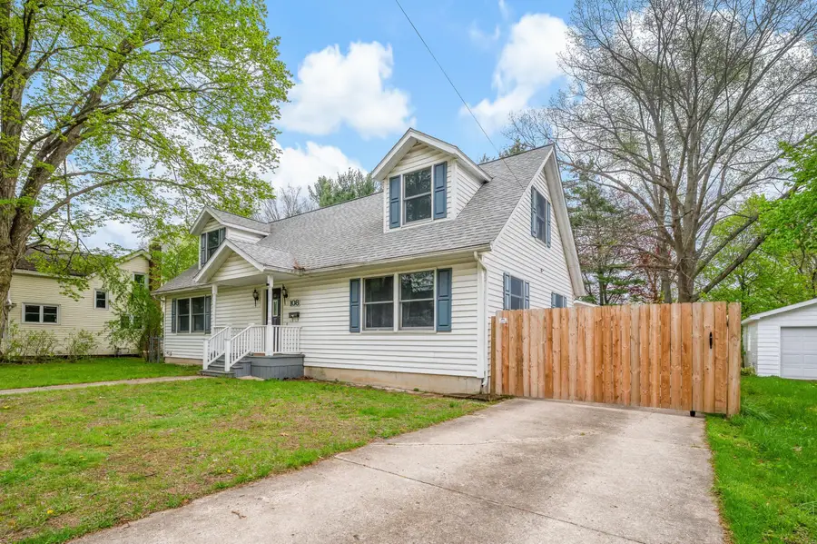 108 N Cayuga Street, Buchanan, MI 49107 - #2