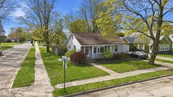 109 Pleasant Street Nw, Sparta, MI 49345