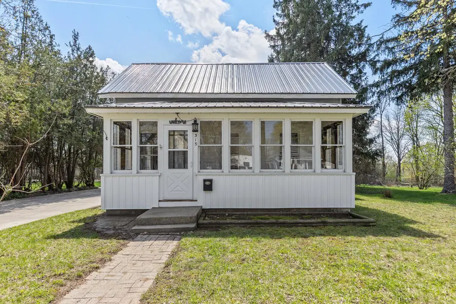 315 E Coffren Avenue, Greenville, MI 48838 - #2