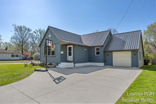 636 E Colfax Street, Hastings, MI 49058