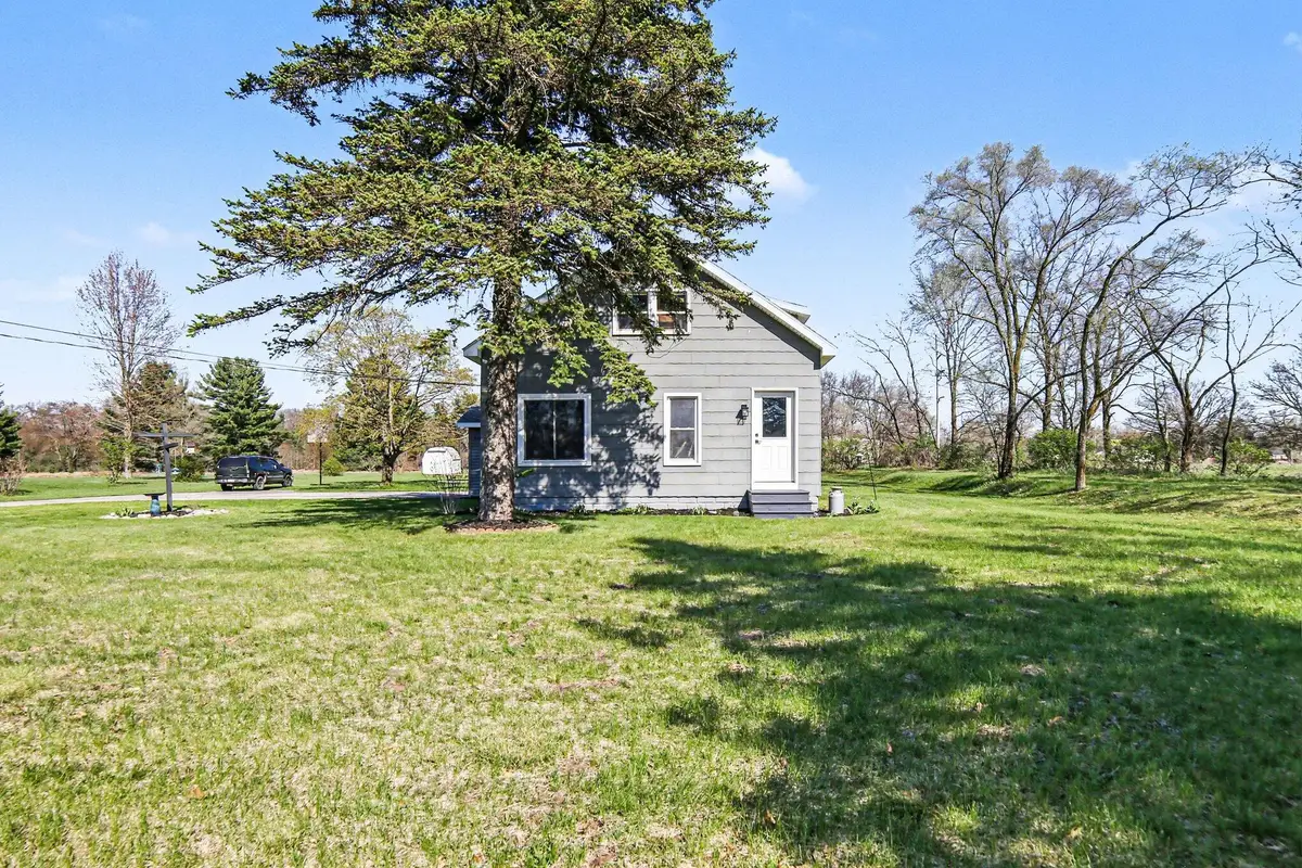 924 S Wolf Lake Road, Muskegon, MI 49442 - #1