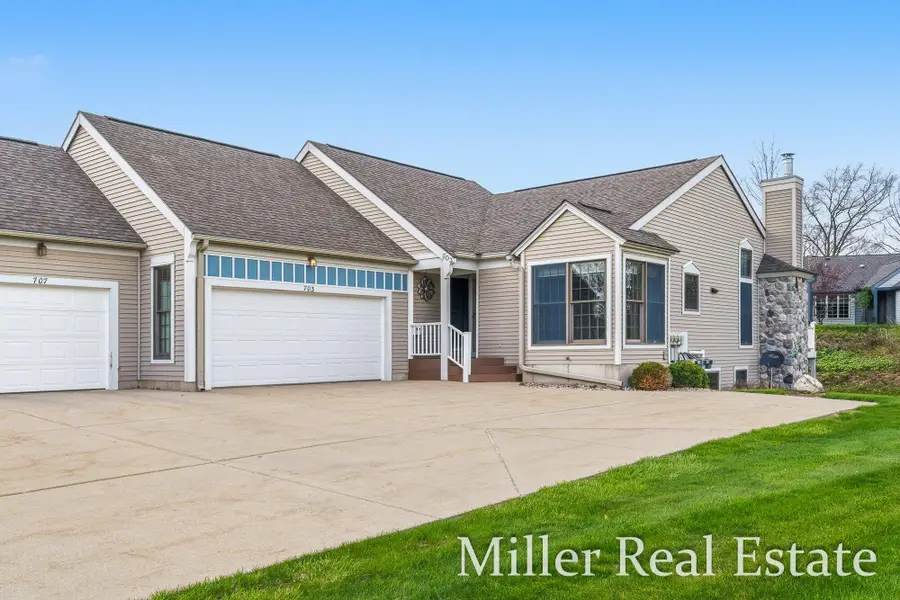 703 W Woodlawn Avenue, Hastings, MI 49058 - #2