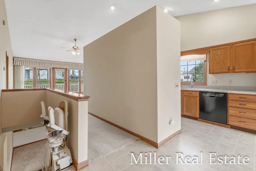 703 W Woodlawn Avenue, Hastings, MI 49058 - #3