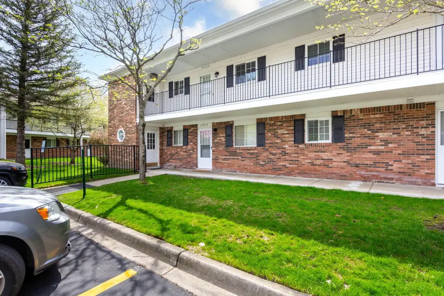 23418 Middlebelt Road #10, Farmington, MI 48336 - #2
