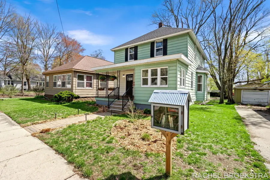 817 W Dale Avenue, Muskegon, MI 49441 - #2