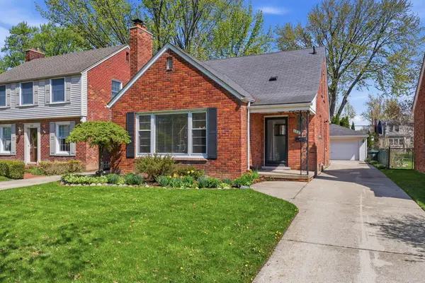 1882 Kenmore Drive, Grosse Pointe Woods, MI 48236