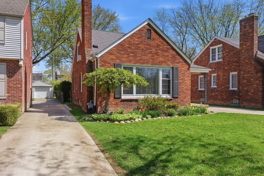 1882 Kenmore Drive, Grosse Pointe Woods, MI 48236 - #2