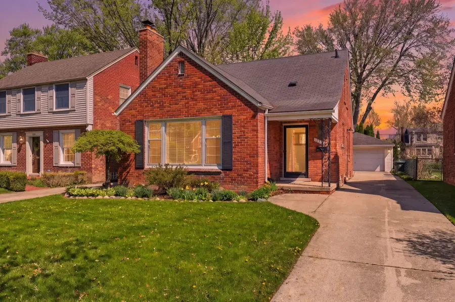 1882 Kenmore Drive, Grosse Pointe Woods, MI 48236 - #3