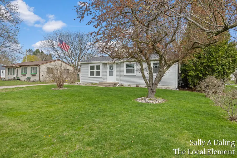 808 E Grant Street, Greenville, MI 48838 - #3