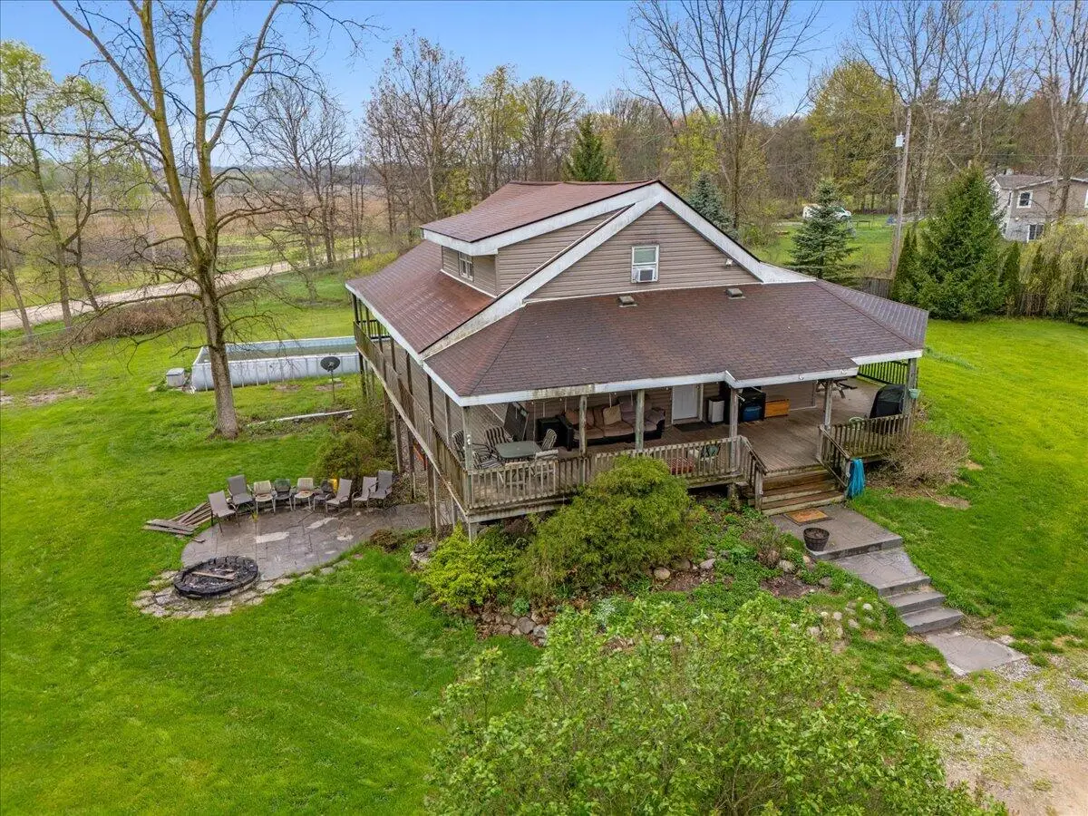 6475 Center Road, Fenton, MI 48430 - #1