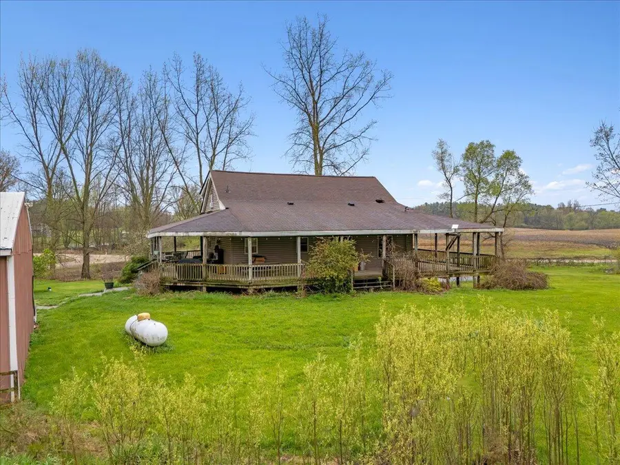 6475 Center Road, Fenton, MI 48430 - #2