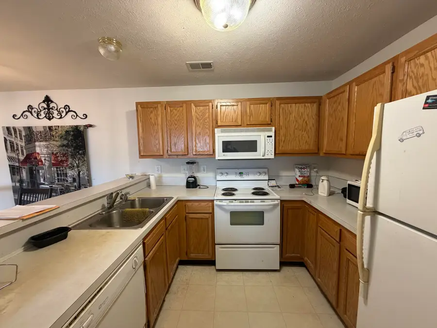 5835 Crosswinds Drive #14, Norton Shores, MI 49444 - #3