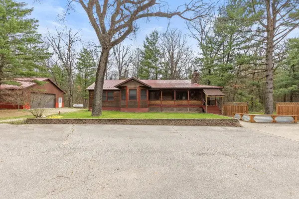 8462 Loveless Drive, Howard City, MI 49329