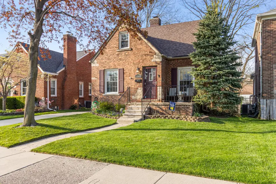1840 Hampton Road, Grosse Pointe Woods, MI 48236 - #2