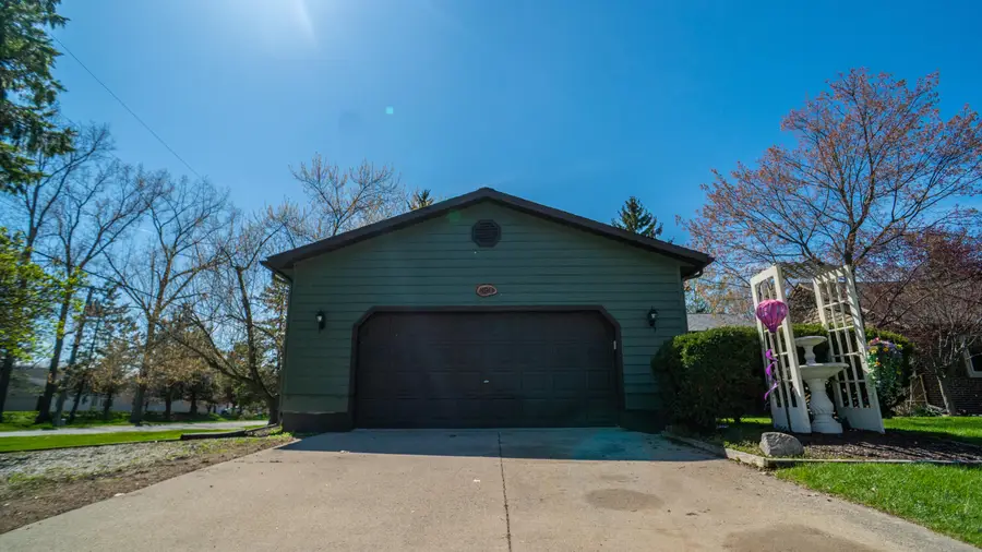890 St Paul Street, Marysville, MI 48040 - #2
