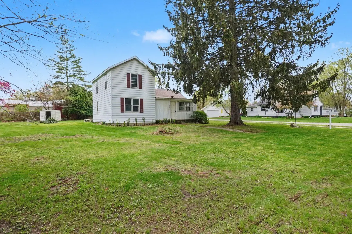 282 W Washington Street, Newaygo, MI 49337 - #1
