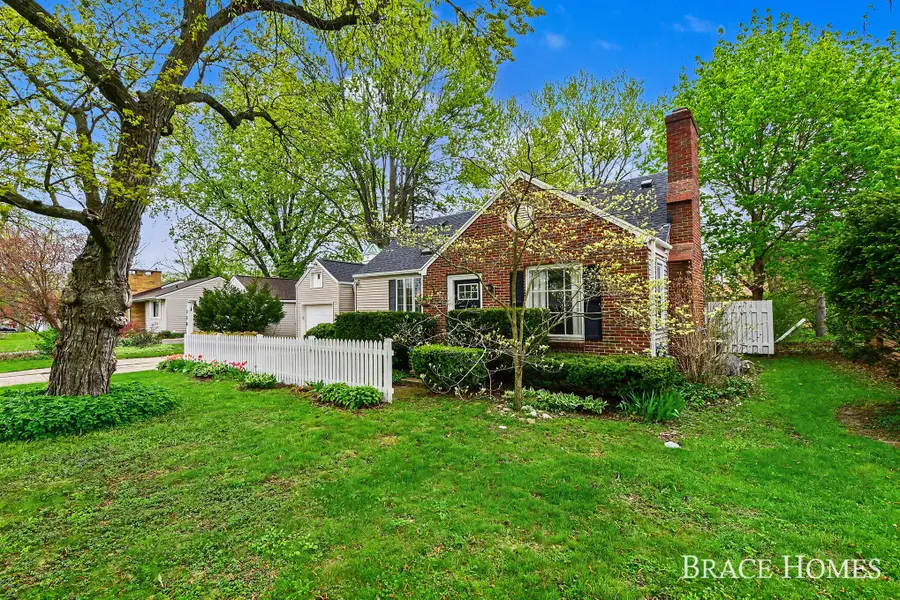 118 Ivanhoe Avenue Ne, Grand Rapids, MI 49546 - #3