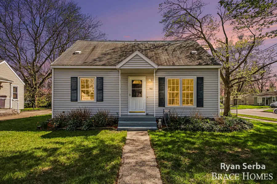 960 35th Street Sw, Wyoming, MI 49509 - #2