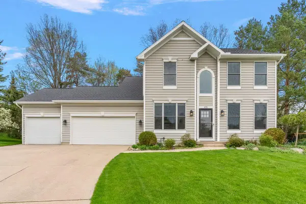 1070 Huckleberry Lane Se, Grand Rapids, MI 49546
