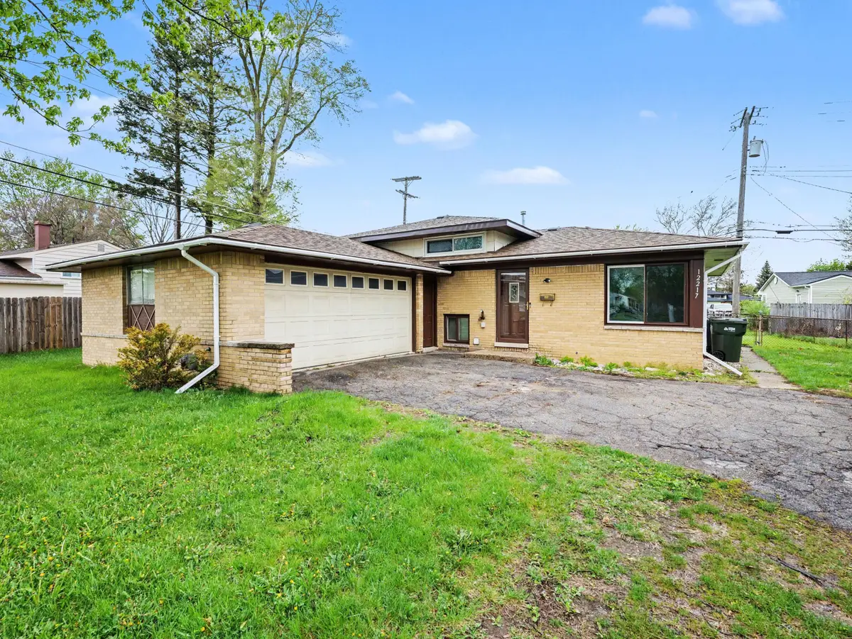 12217 Wheaton Drive, Sterling Heights, MI 48313 - #1