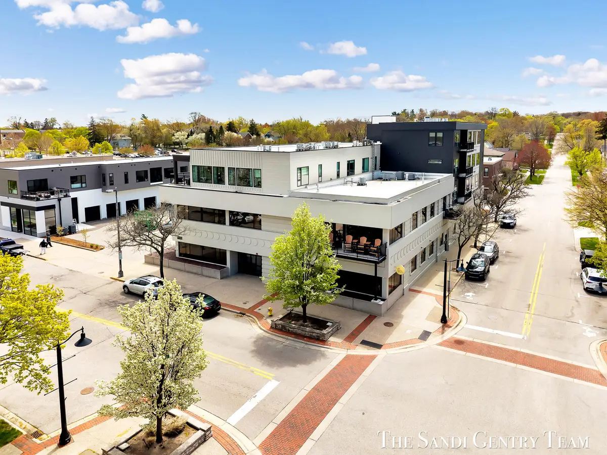 300 Washington Avenue #3, Grand Haven, MI 49417 - #1