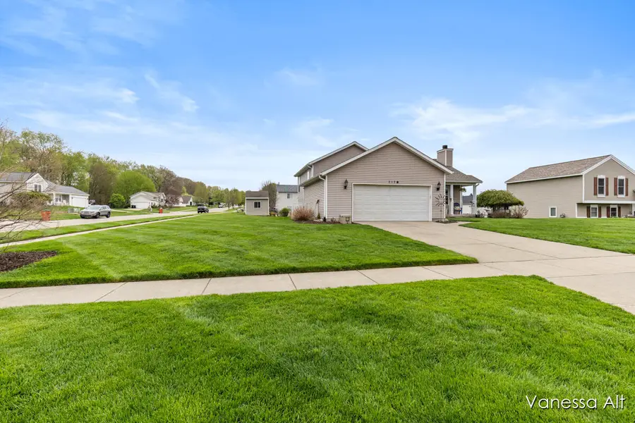 7170 Quintara Drive Ne, Comstock Park, MI 49321 - #2