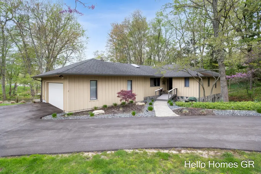 1901 Forest Shores Drive Se, Grand Rapids, MI 49546 - #2