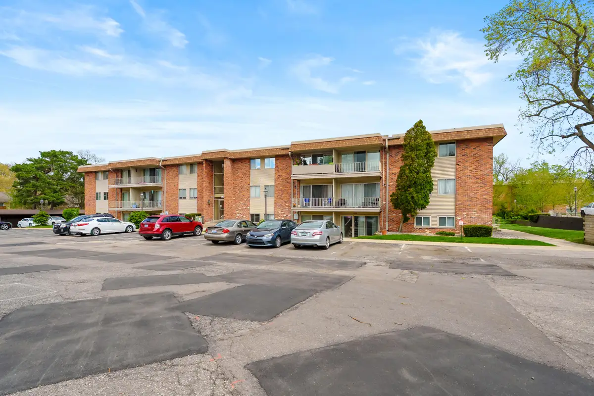 742 W Kilgore Road #307, Kalamazoo, MI 49008 - #1
